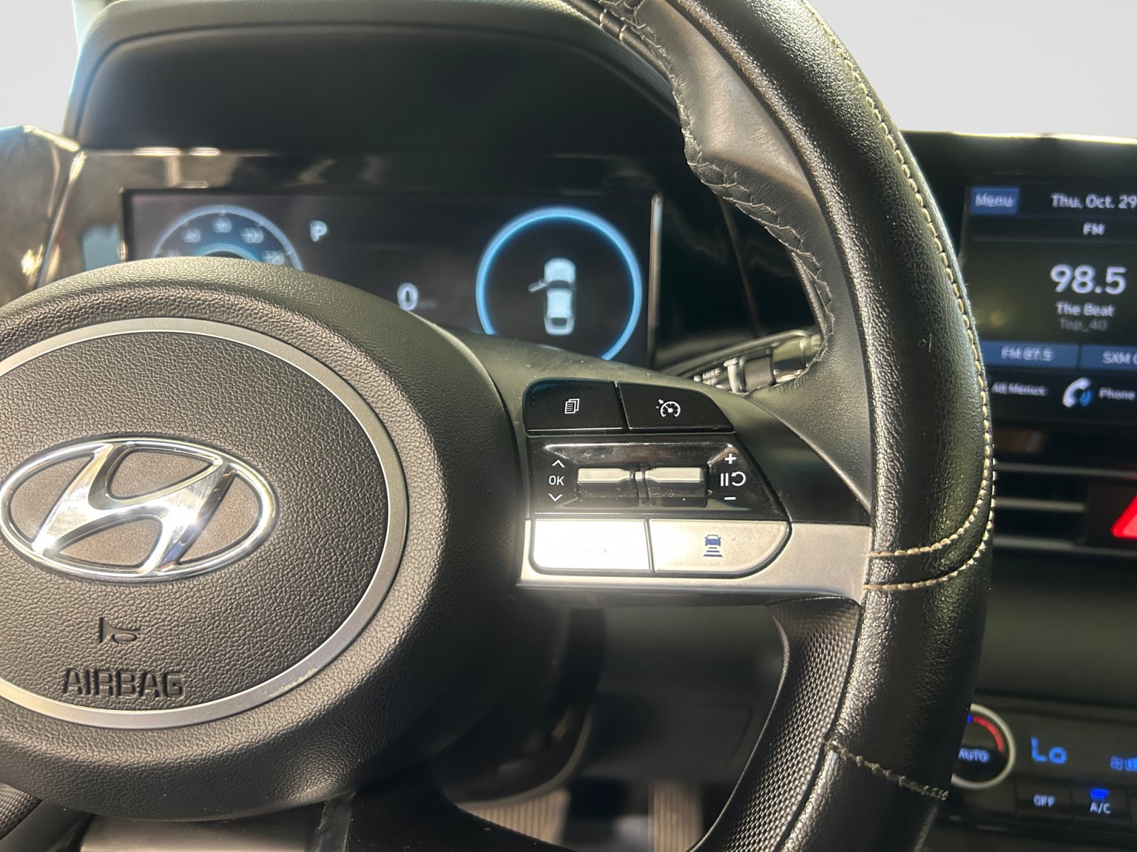 Used 2022 Hyundai Elantra SEL w/ Convenience + Premium Package FWD image 17