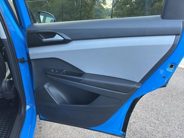 Used 2023 Volkswagen Taos SE w/ Panoramic Sunroof Package image 8