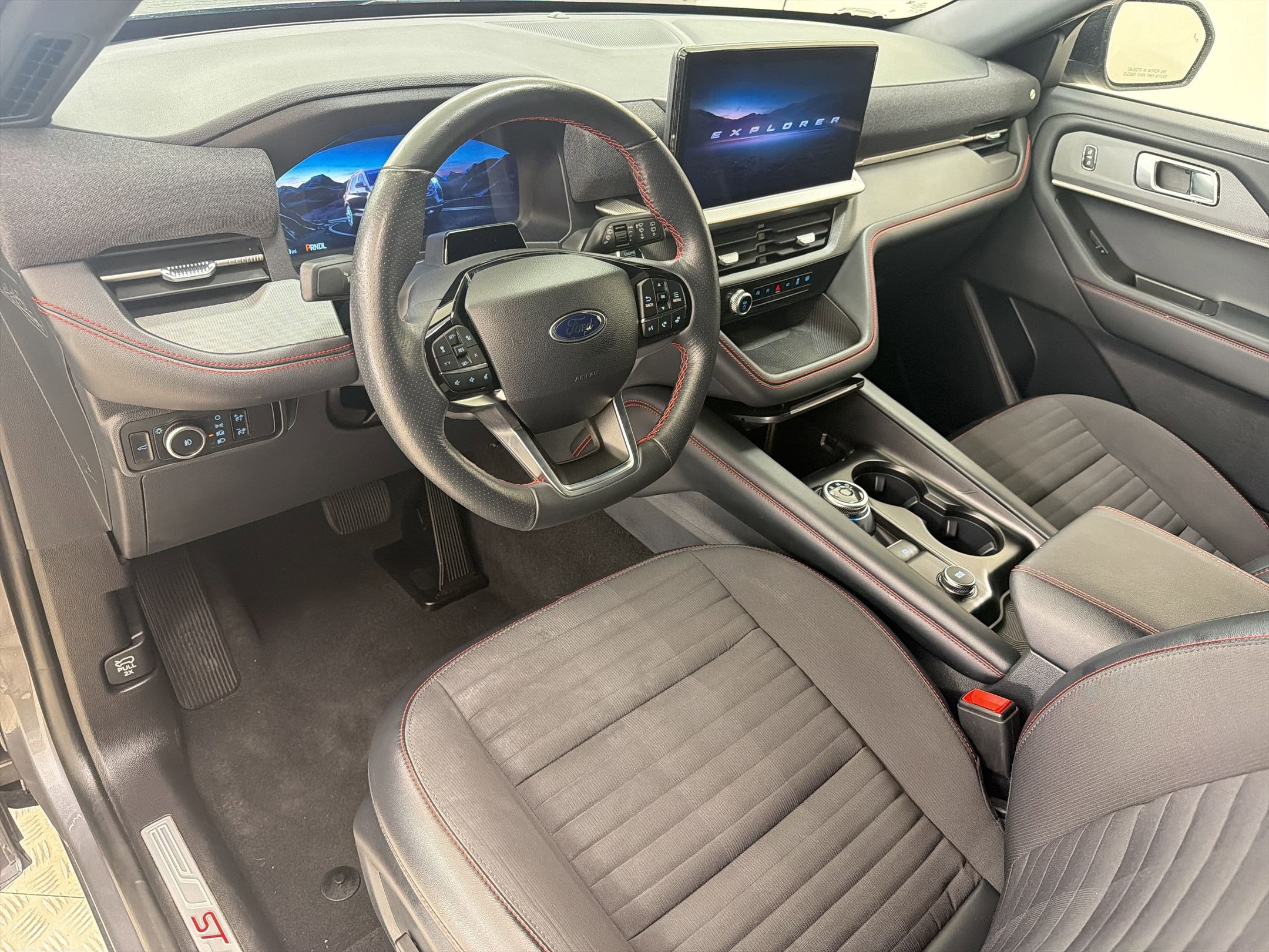Certified 2025 Ford Explorer ST-Line w/ ST-Line Street Pack AWD/4WD image 4