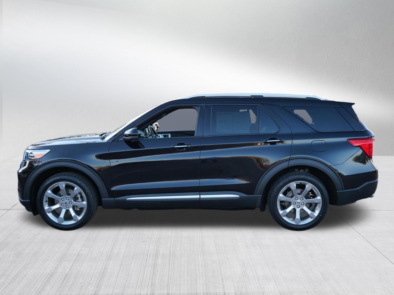 Certified 2020 Ford Explorer Platinum w/ Premium Technology Package AWD/4WD image 4