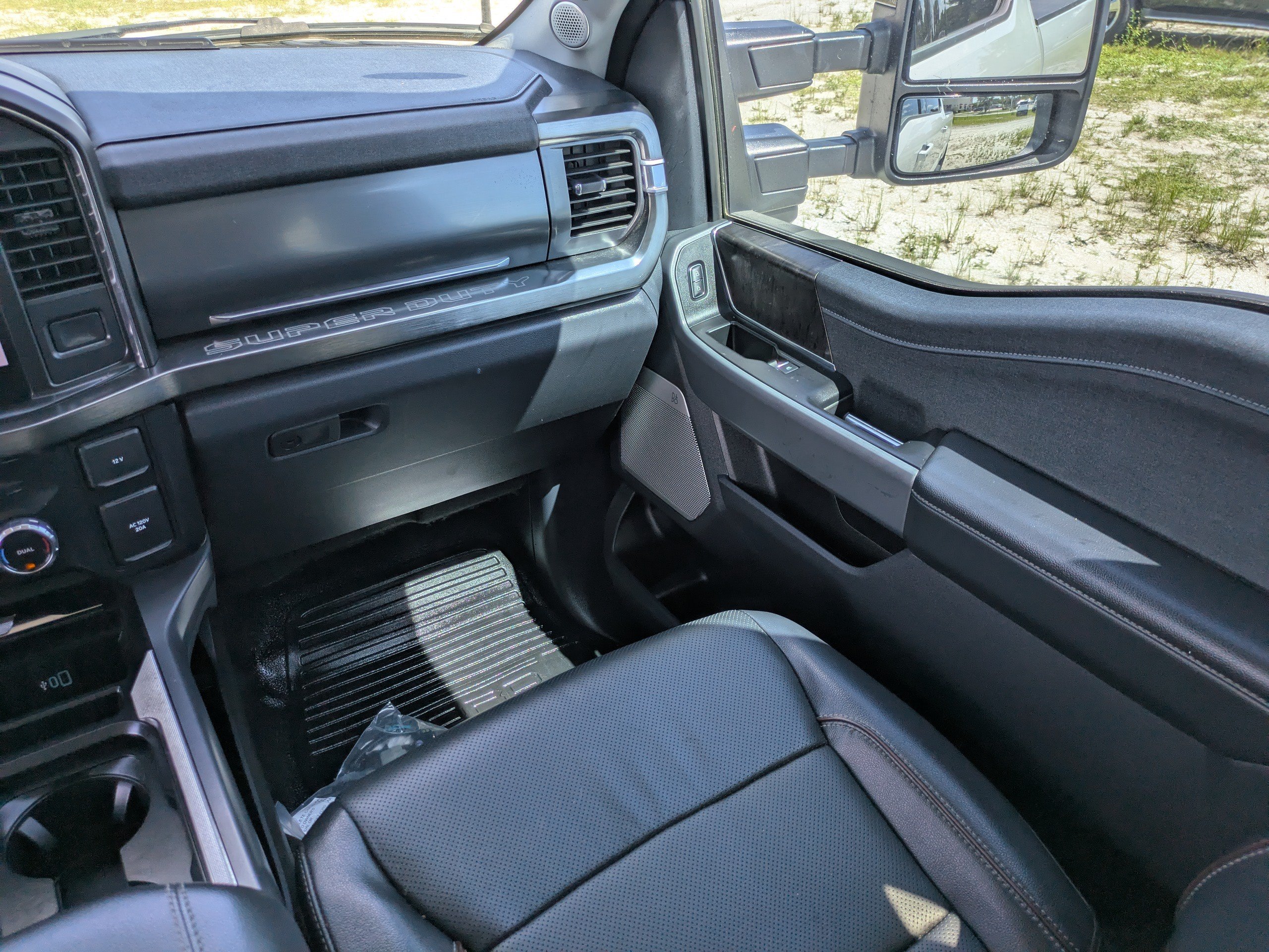 Certified 2024 Ford F250 Lariat w/ Lariat Ultimate Package AWD/4WD image 17