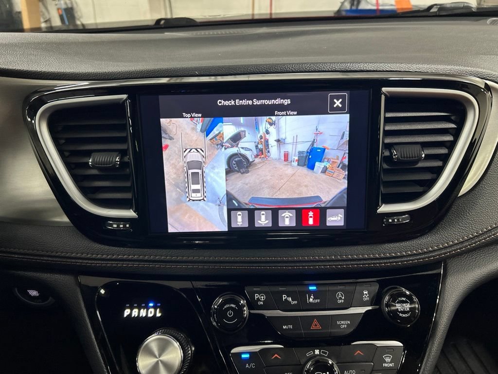Used 2024 Chrysler Pacifica Pinnacle w/ Trailer Tow Group AWD/4WD image 22