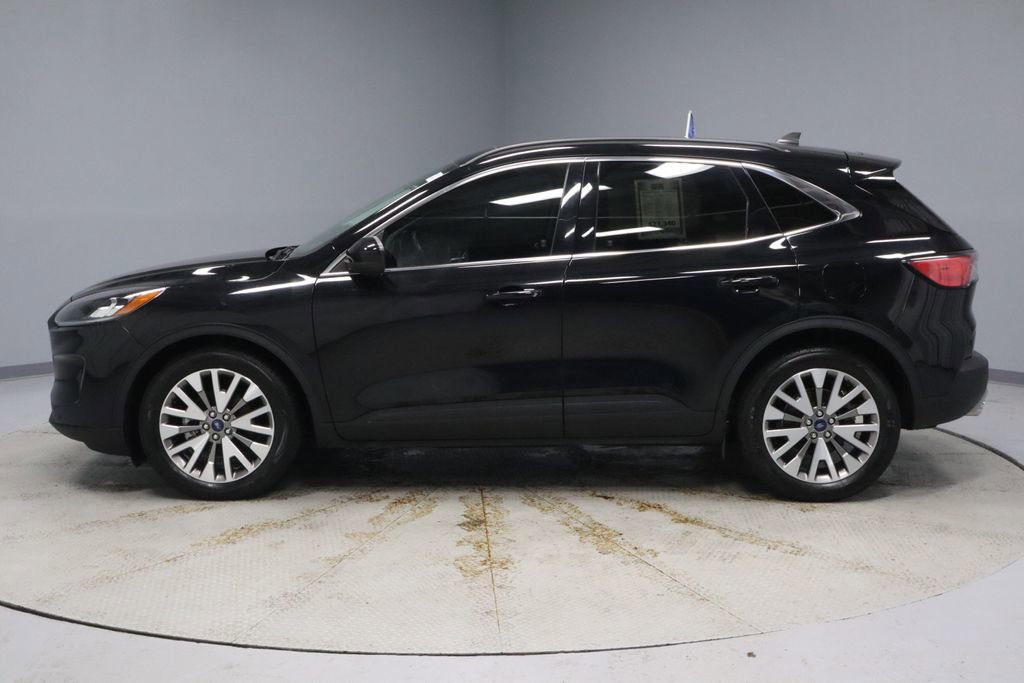 Certified 2022 Ford Escape Titanium image 2