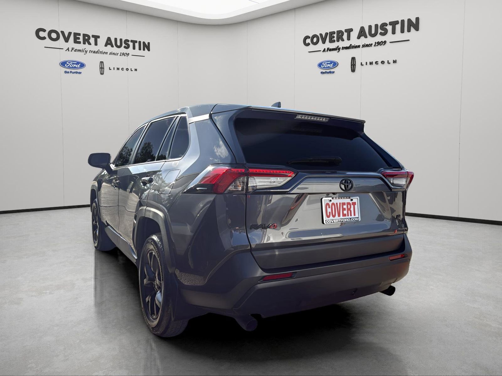 Used 2024 Toyota RAV4 LE image 3