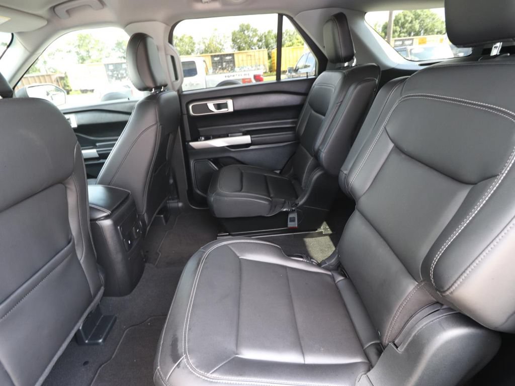 Certified 2024 Ford Explorer XLT w/ Equipment Group 202A RWD image 9