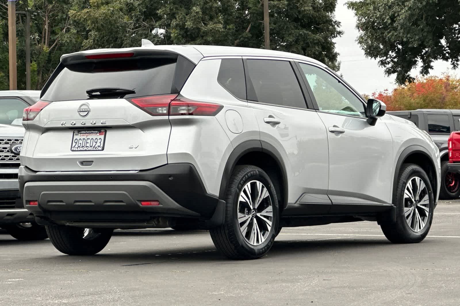 Used 2023 Nissan Rogue SV image 5