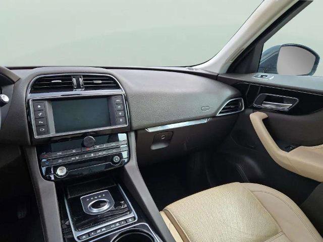 Used 2017 Jaguar F-PACE Prestige AWD/4WD image 10