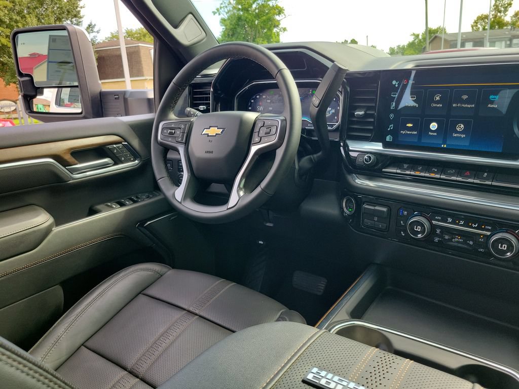 Used 2024 Chevrolet Silverado 3500 High Country w/ High Country Premium Package AWD/4WD image 13