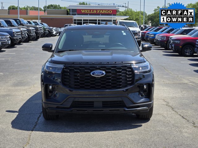 Certified 2025 Ford Explorer ST-Line AWD/4WD image 2