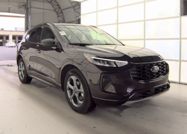 Certified 2023 Ford Escape ST-Line w/ Tech Pack #1 AWD/4WD image 3
