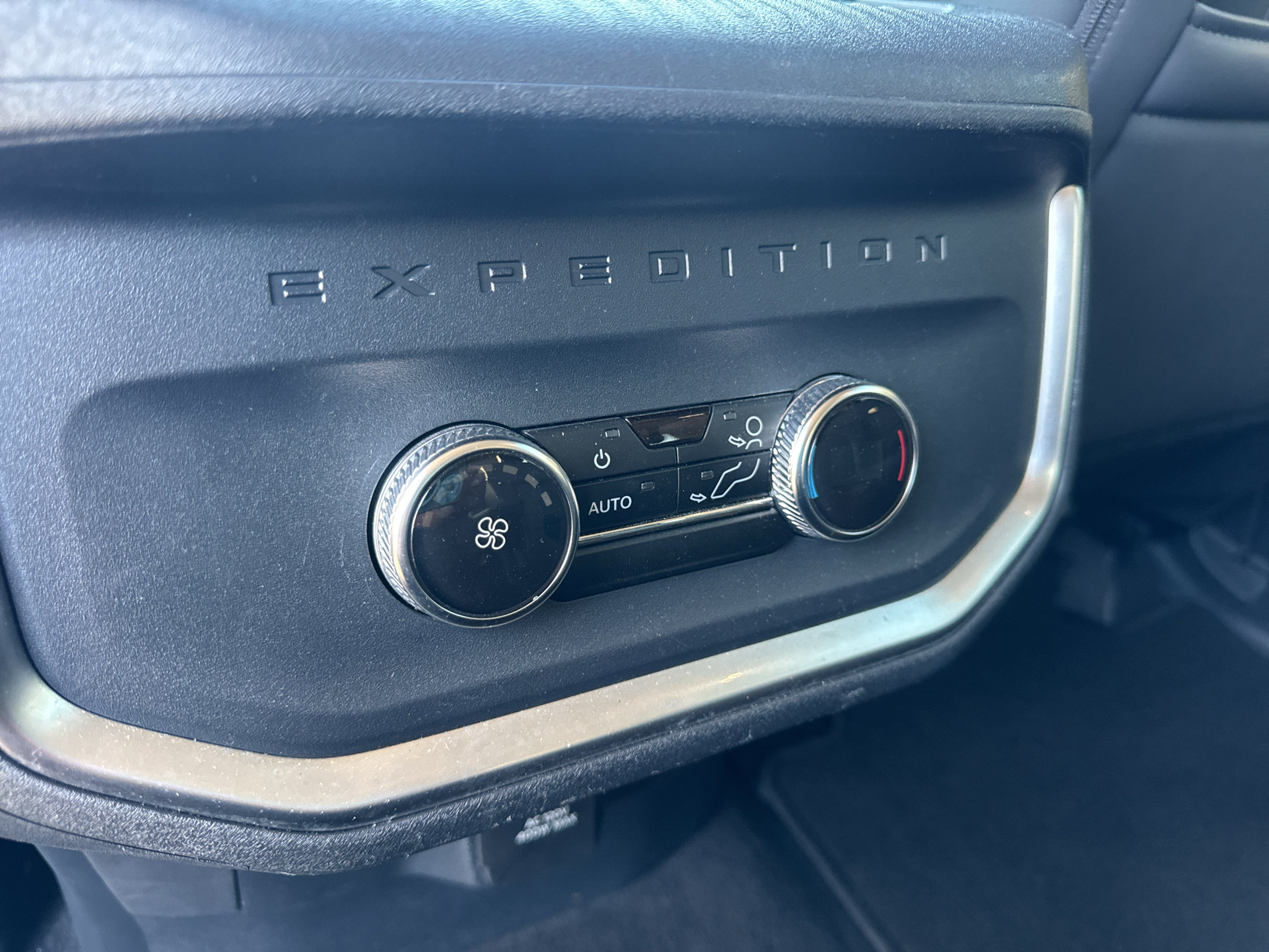 Certified 2025 Ford Expedition Active AWD/4WD image 13