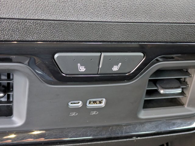 Used 2025 GMC Sierra 3500 AT4 image 18