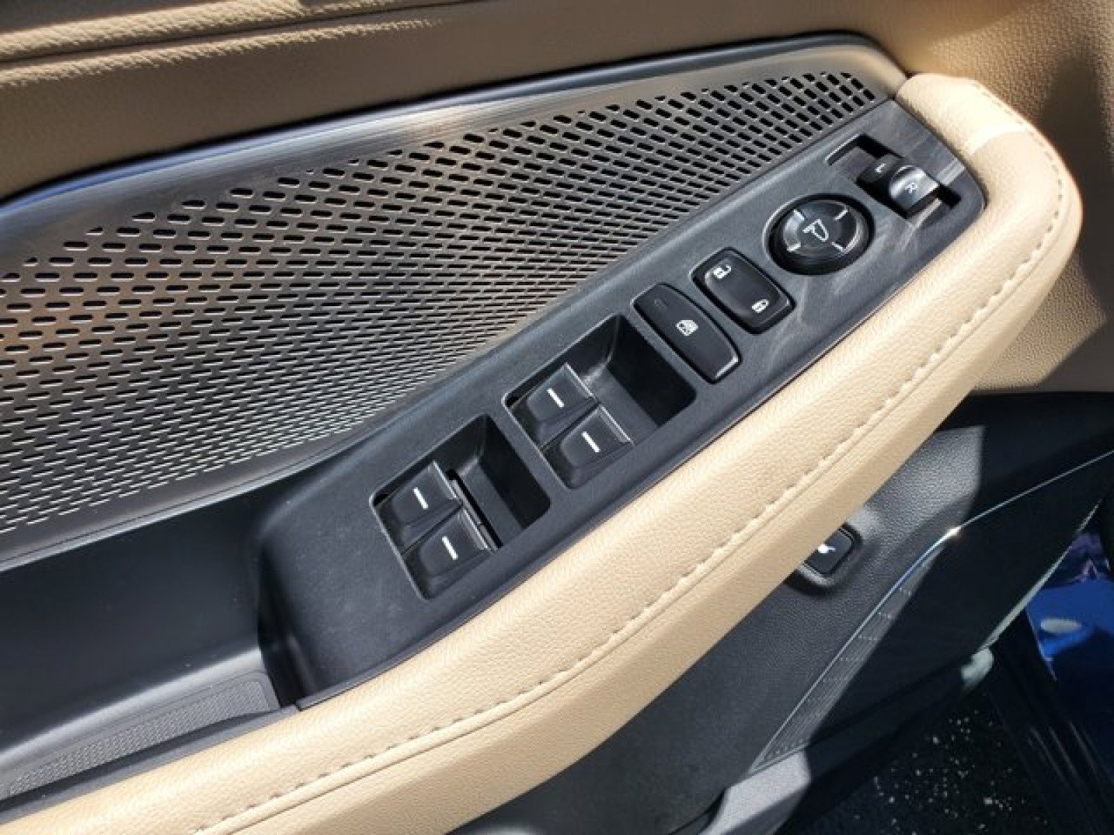 Used 2023 Acura MDX SH-AWD image 16