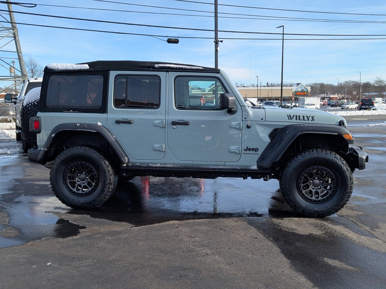 Used 2023 Jeep Wrangler Willys image 3