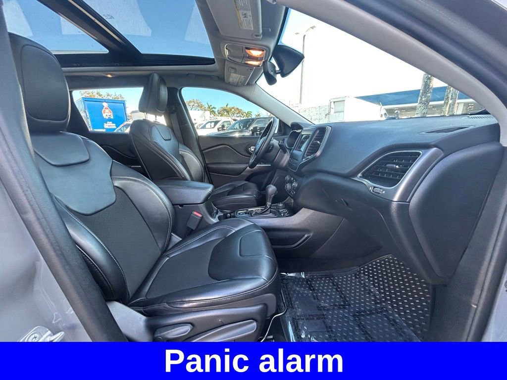 Used 2020 Jeep Cherokee Latitude Plus w/ Comfort/Convenience Group AWD/4WD image 25