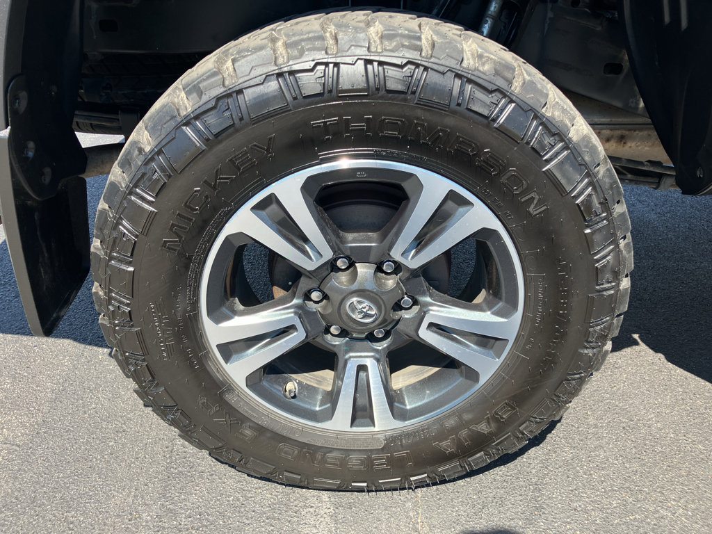 Used 2018 Toyota Tacoma TRD Sport image 11