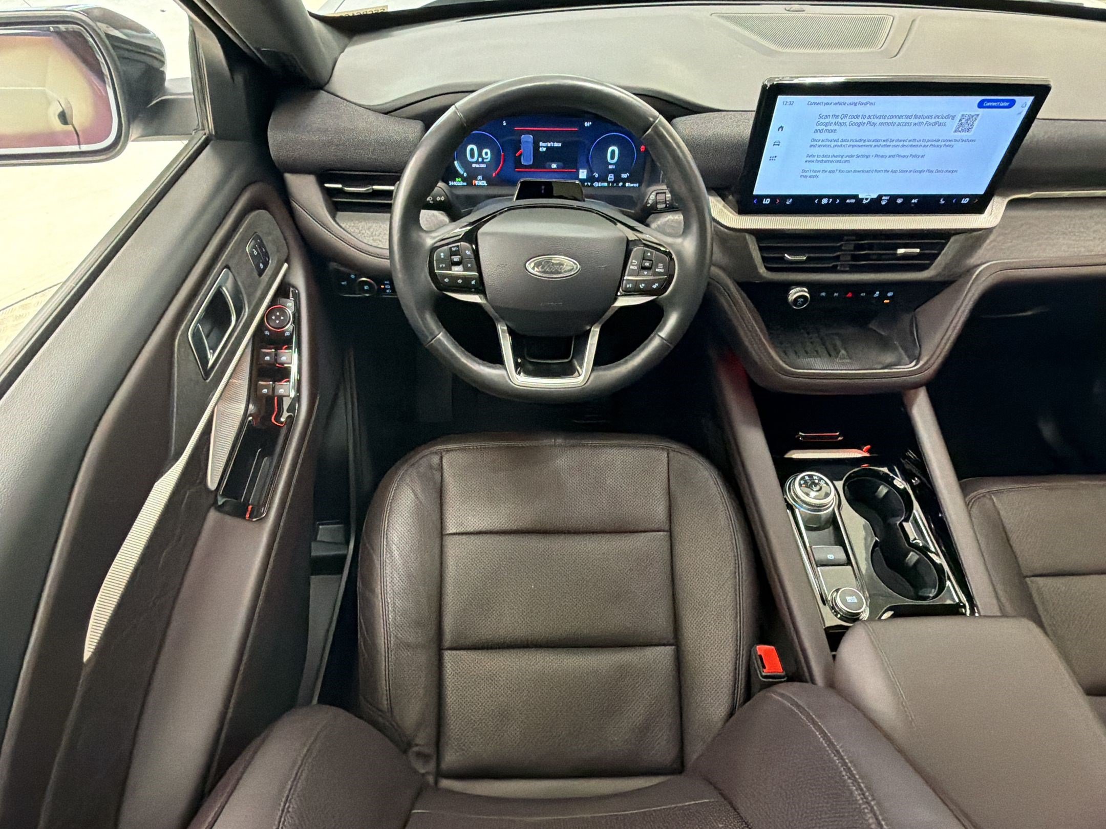 Certified 2025 Ford Explorer Platinum w/ LUX Leather Package AWD/4WD image 29