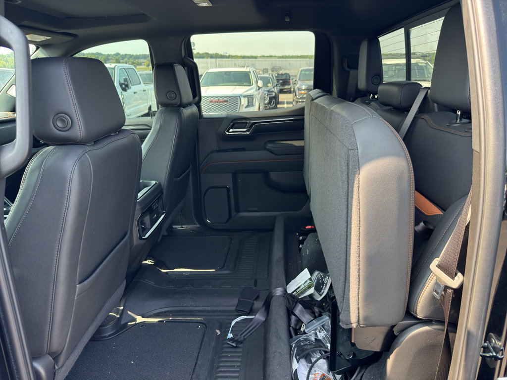Used 2024 GMC Sierra 1500 AT4 w/ Technology Package AWD/4WD image 9