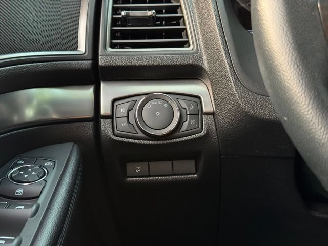 Certified 2018 Ford Explorer XLT w/ Equipment Group 202A AWD/4WD image 35