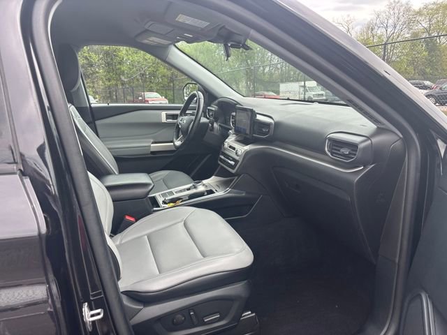 Certified 2021 Ford Explorer XLT w/ Equipment Group 202A image 9