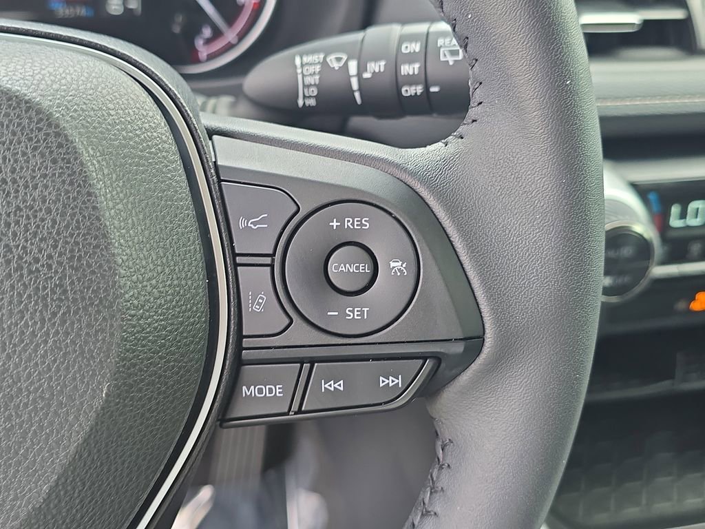 Used 2023 Toyota RAV4 XLE Premium image 30