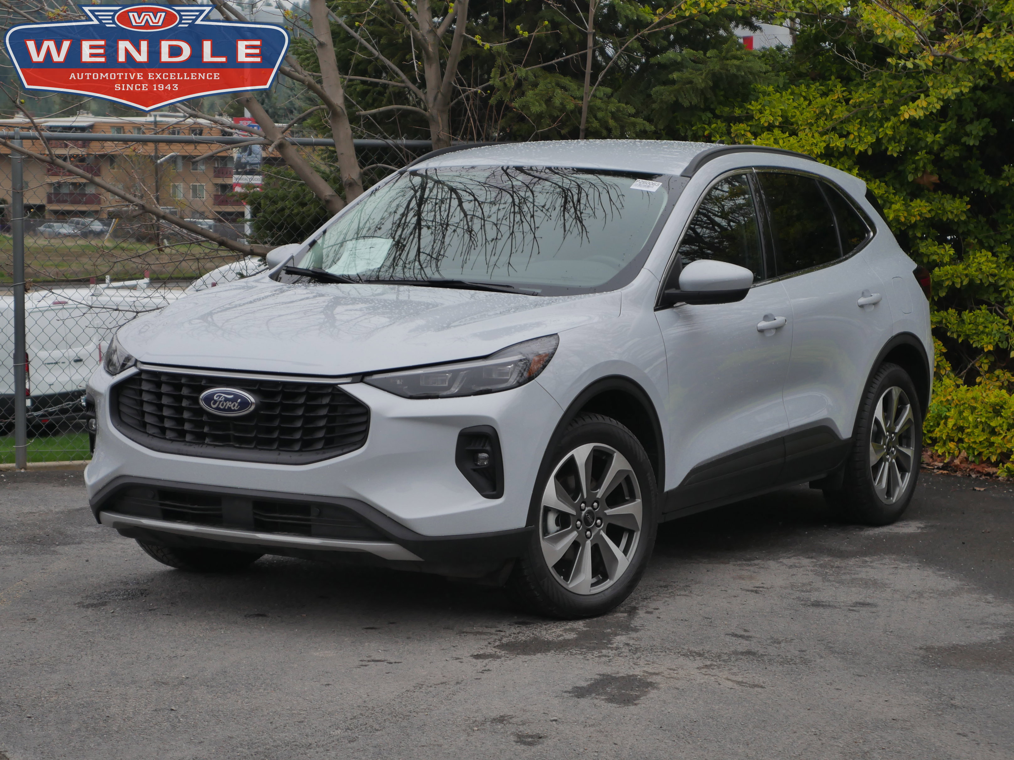 Certified 2025 Ford Escape Platinum AWD/4WD image 1
