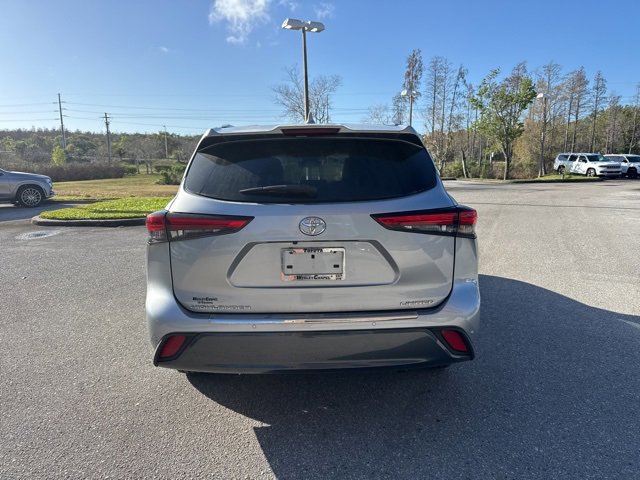 Used 2022 Toyota Highlander Limited image 4
