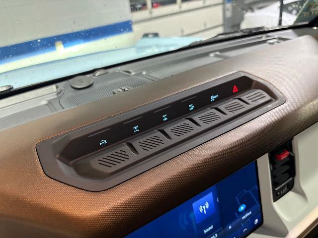 Certified 2023 Ford Bronco Heritage Edition AWD/4WD image 20