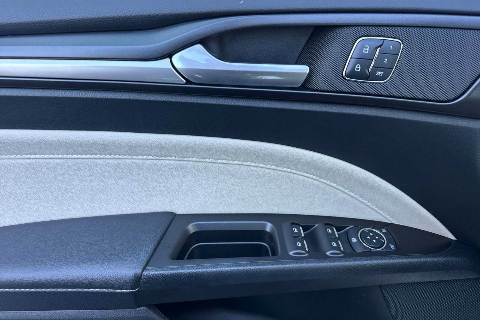 Certified 2017 Ford Fusion Titanium FWD image 11