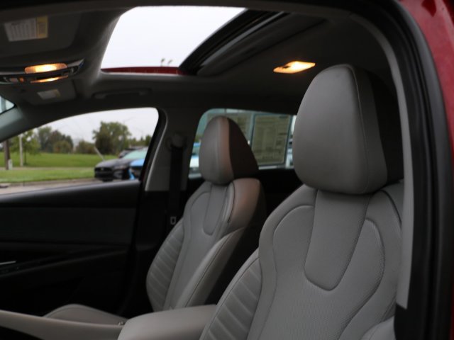Used 2024 Hyundai Elantra Limited FWD image 21