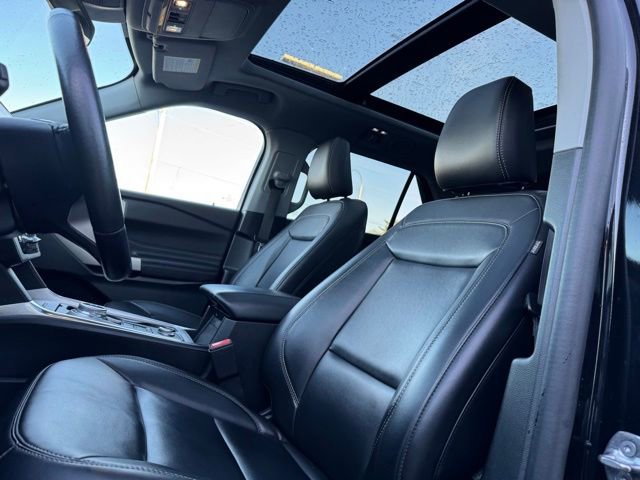 Certified 2023 Ford Explorer XLT w/ Equipment Group 202A AWD/4WD image 9