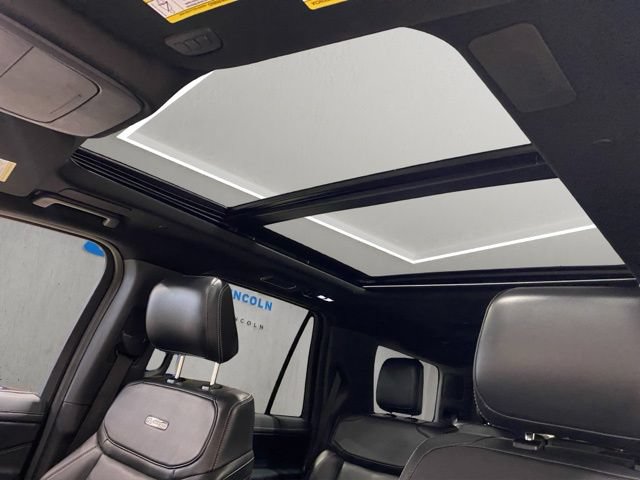 Certified 2025 Ford Expedition Platinum w/ Stealth Performance Package AWD/4WD image 3