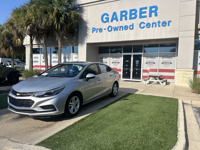 Used 2017 Chevrolet Cruze LT w/ Convenience Package FWD image 8