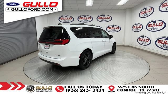 Used 2024 Chrysler Pacifica Limited w/ S Appearance Package FWD image 8