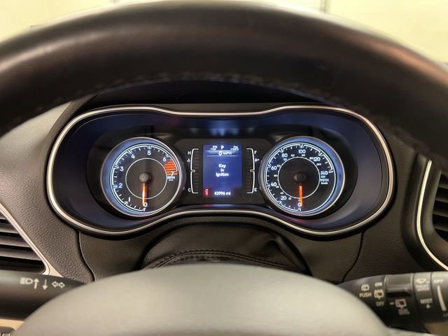 Used 2020 Jeep Cherokee Latitude w/ Cold Weather Group AWD/4WD image 16