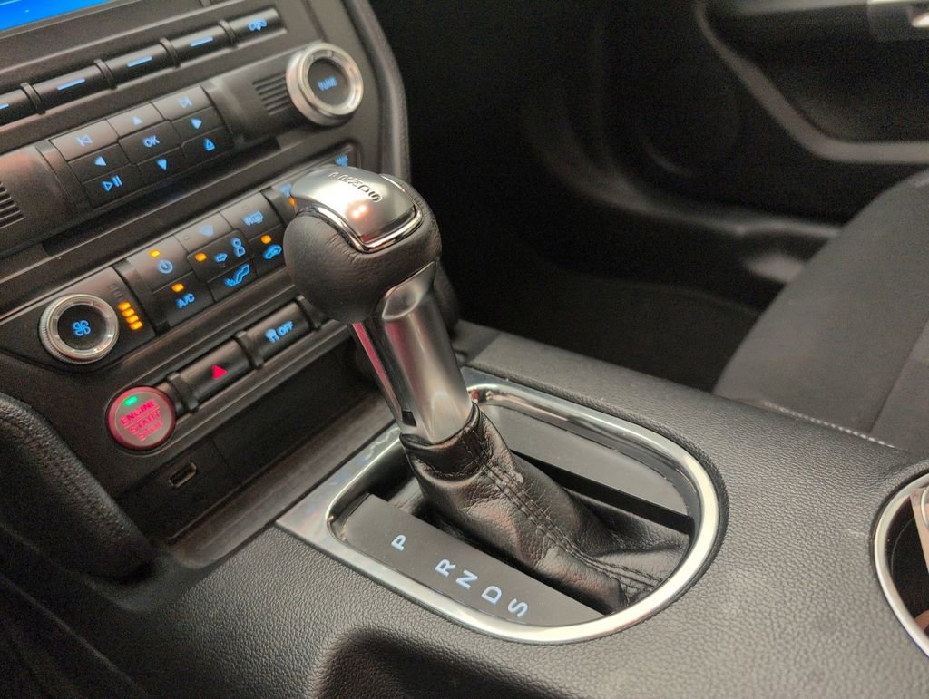 Certified 2018 Ford Mustang Coupe RWD image 28