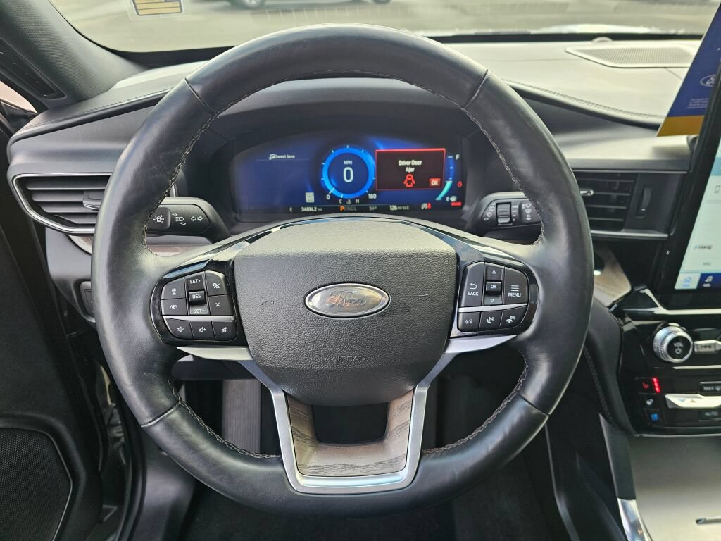 Certified 2022 Ford Explorer Platinum w/ Equipment Group 601A AWD/4WD image 22