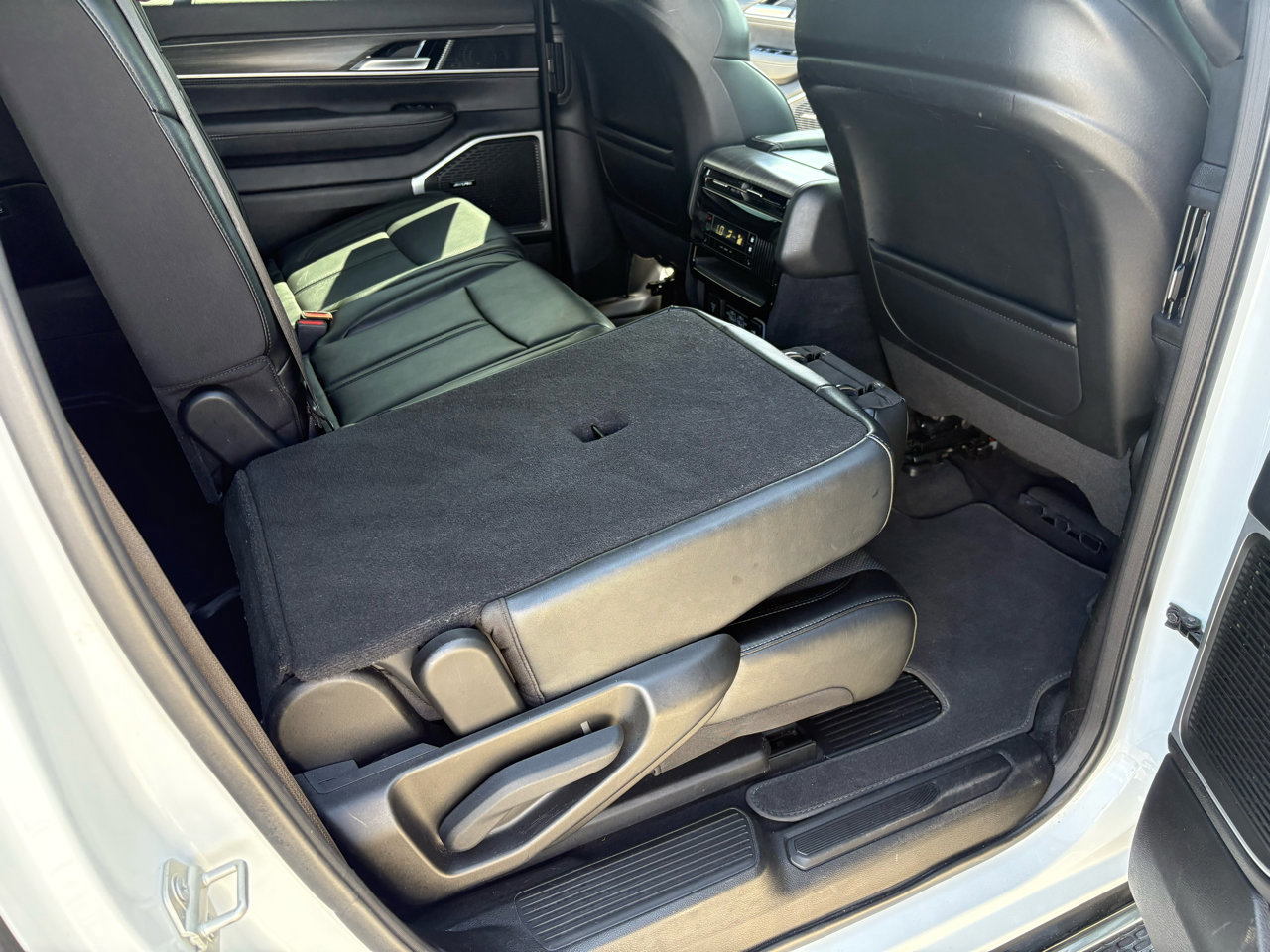 Used 2024 Jeep Wagoneer L Series II w/ Flexible Seating Group image 59