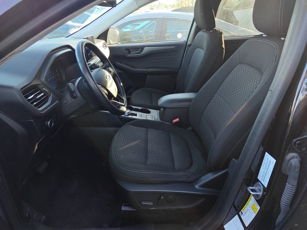 Certified 2024 Ford Escape Active w/ Cold Weather Package image 7