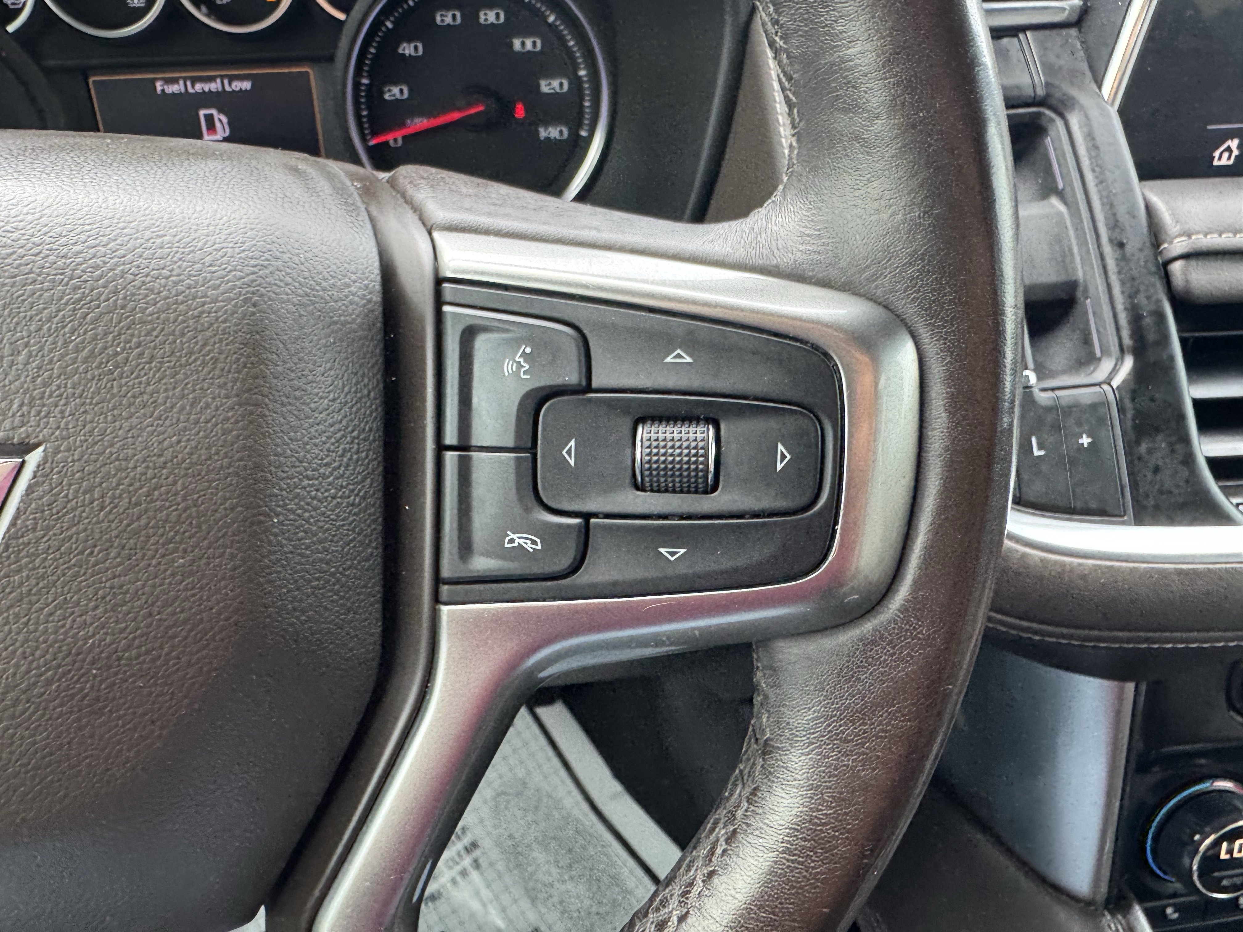 Used 2021 Chevrolet Tahoe Z71 w/ Luxury Package AWD/4WD image 8