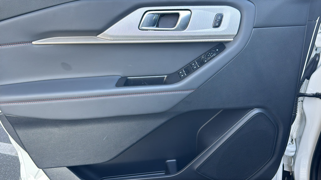 Certified 2025 Ford Explorer Active w/ Active Comfort Package RWD image 18