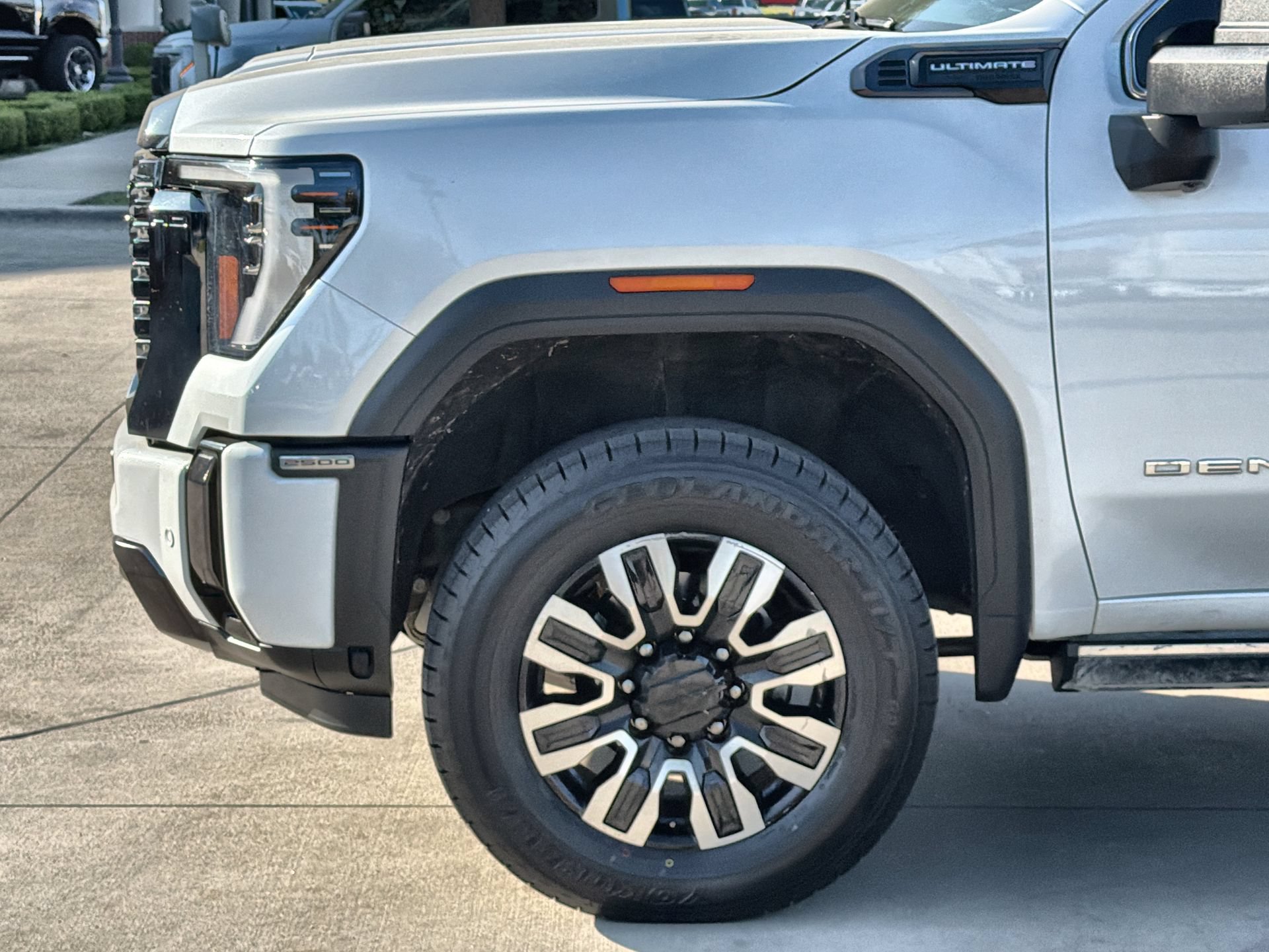 Used 2024 GMC Sierra 2500 Denali Ultimate AWD/4WD image 10