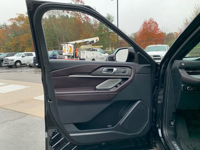 Certified 2025 Ford Explorer Platinum image 30