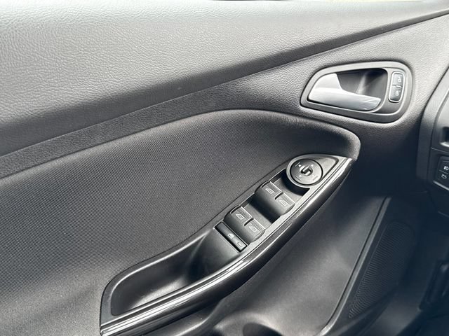 Certified 2018 Ford Focus Titanium w/ Titanium Technology Package FWD image 32