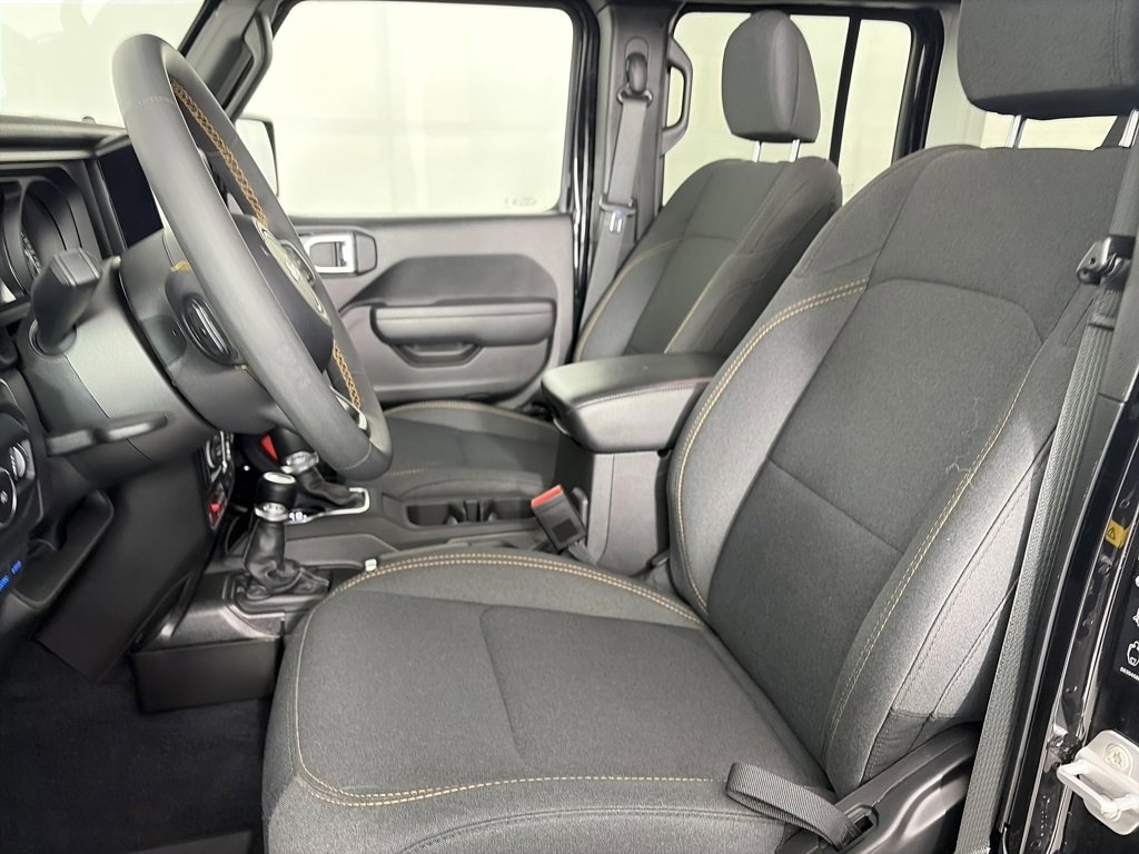 Used 2024 Jeep Wrangler Unlimited image 11