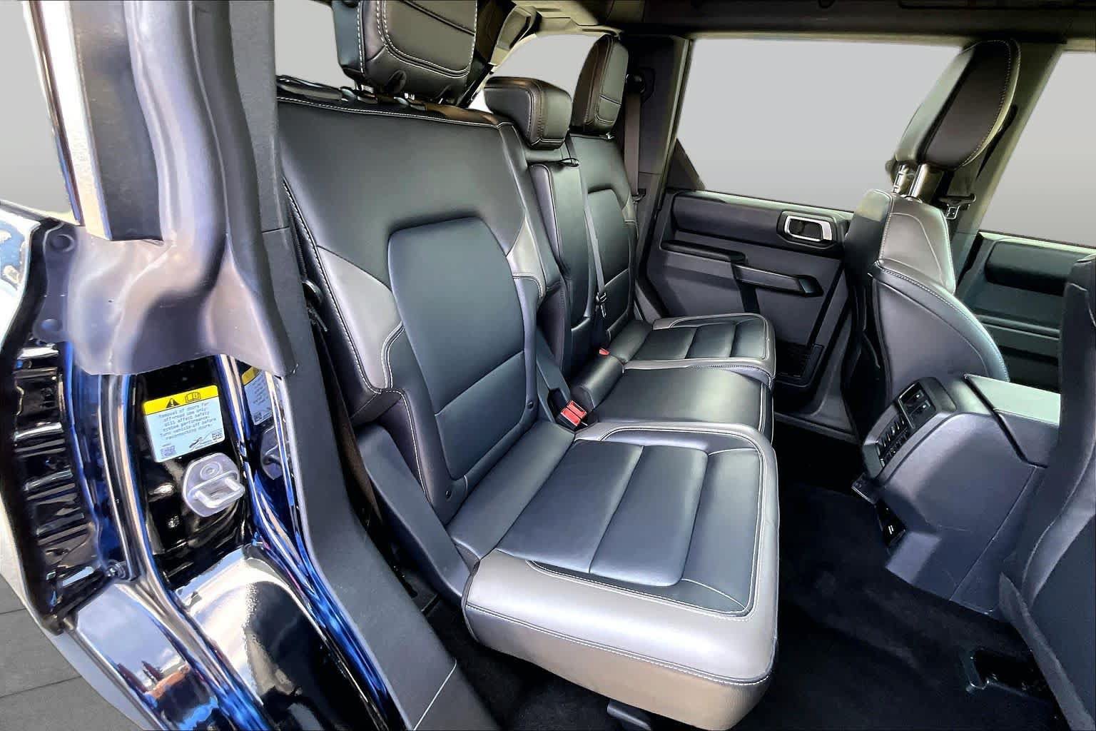 Certified 2025 Ford Bronco Outer Banks w/ Sasquatch Package AWD/4WD image 20