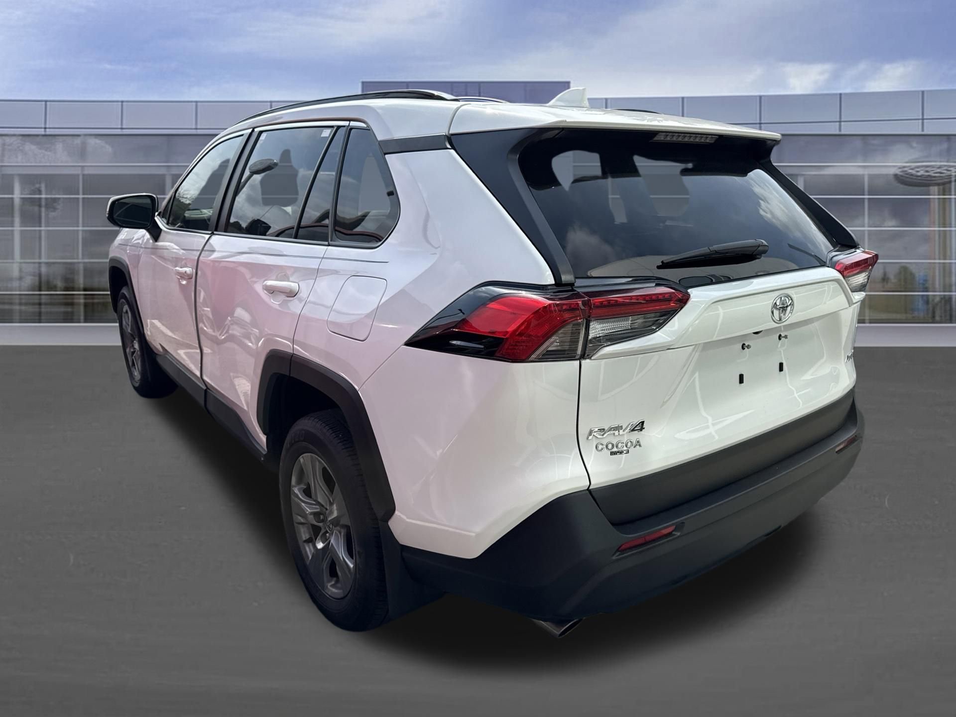 Used 2024 Toyota RAV4 XLE w/ Convenience Package FWD image 5