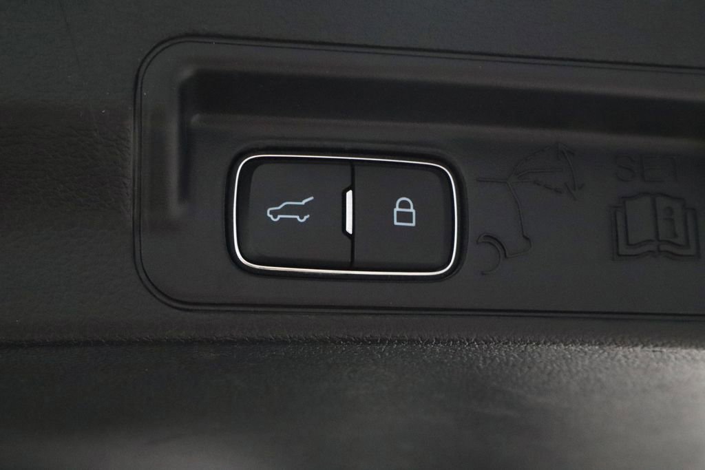 Certified 2022 Ford Explorer Platinum w/ Equipment Group 601A image 22