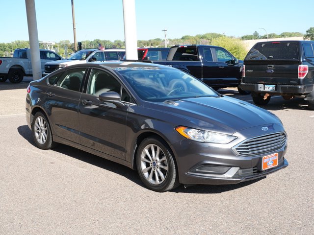 Certified 2017 Ford Fusion SE FWD image 3