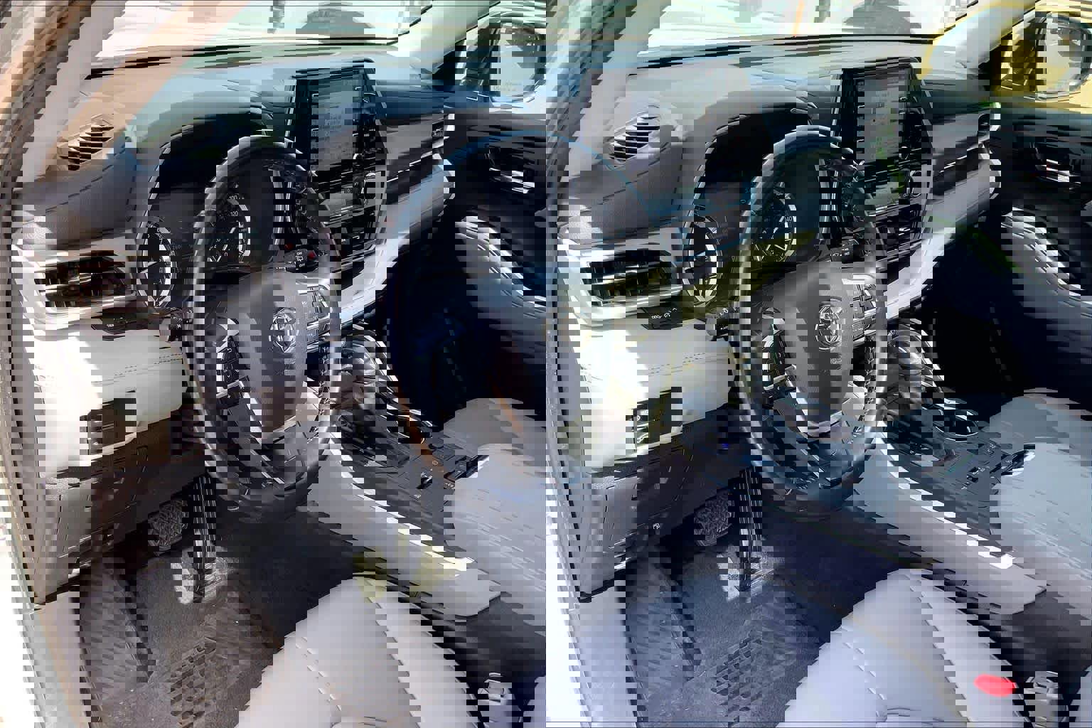 Used 2022 Toyota Highlander XLE image 18